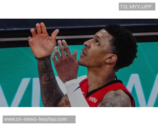 贾巴里史密斯日常穿搭引发关注时尚风潮致敬小帅气质