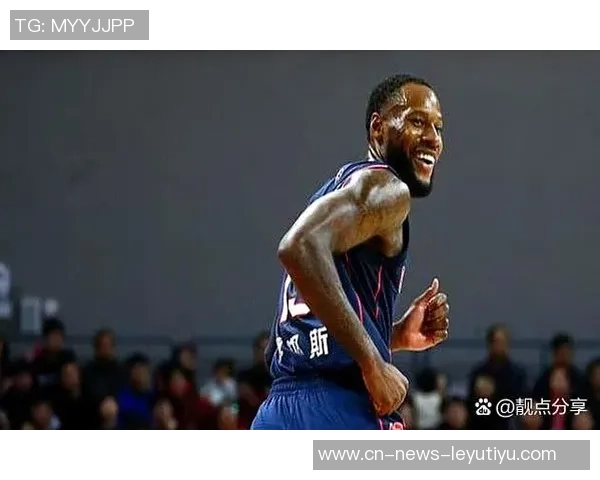 爱德华兹表现平平半场投篮命中率不佳仅得9分1板3助